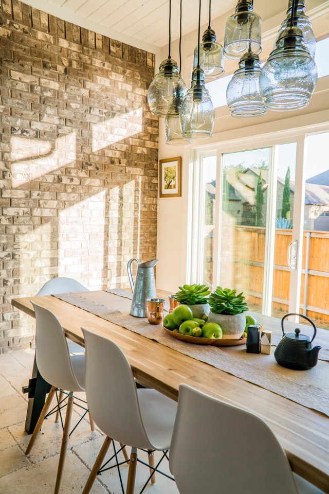 7 Tips for Decorating Your Summer Home #dreamhomes #realestate #homesforsale #celebrityhomes #celebrityrealestate #mansions #estates #beverlyhills #summer #summerhome #homesforsaleinLA #losangeles #beverlyhillsmagazine #luxury #exclusive #luxurylifestyle #beautiful #life #beverlyhills #BevHillsMag