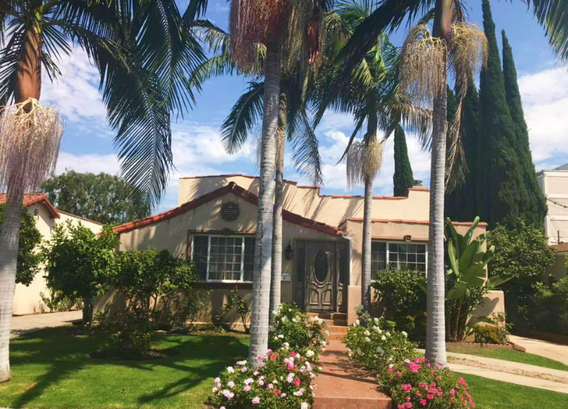 A Chic Beverly Hills Rental #luxury #realestate #homesforsale #realestate #dreamhomes #beverlyhills #bevhillsmag #beverlyhillsmagazine #maddisonestates #realestateinvestment