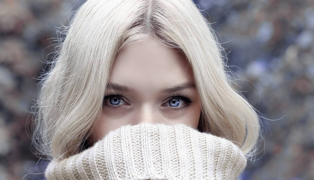 Best Natural Beauty Remedies For Eyelid Wrinkles #beauty #antiaging #beautyproducts #bevhillsmag #BevHillsMag #beverlyhillsmagazine