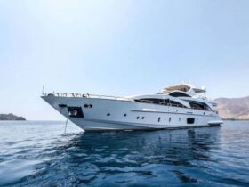 Azimut 105 Yacht For Sale $3,600,000 #beverlyhills #beverlyhillsmagazine #bevhillsmag #yacht #megayachts #travel #luxury #lifestyle #superyachts