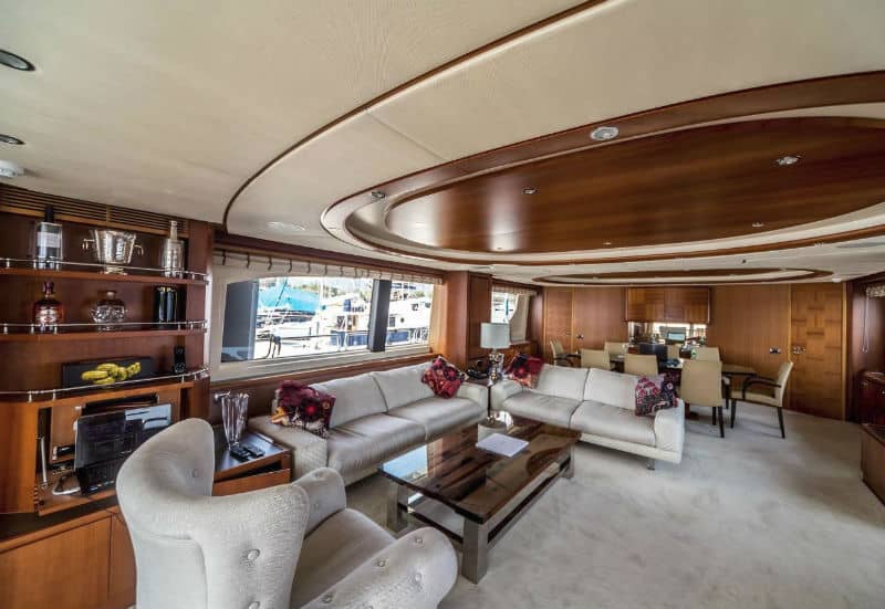 Azimut 105 Yacht For Sale $3,600,000 #beverlyhills #beverlyhillsmagazine #bevhillsmag #yacht #megayachts #travel #luxury #lifestyle #superyachts 