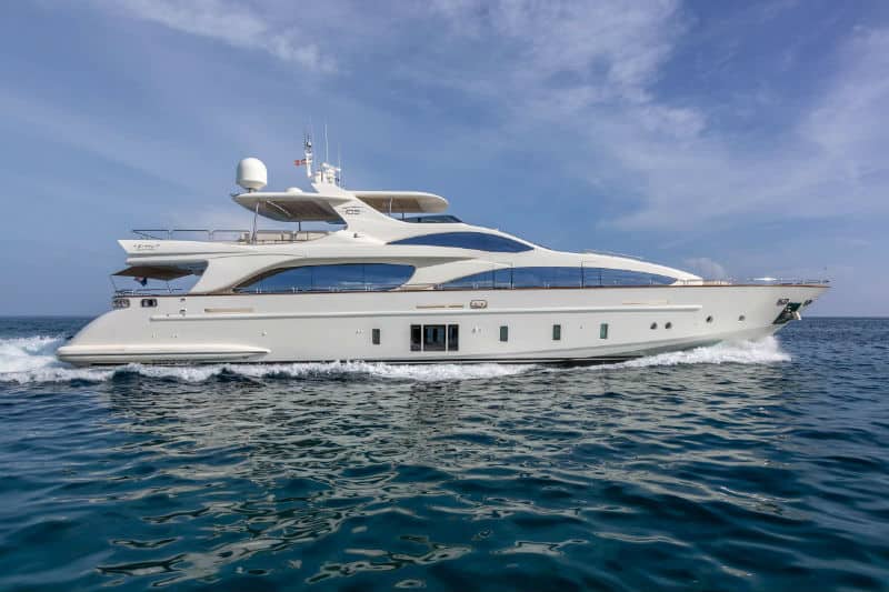 Azimut Grande 105 Yacht For Sale $5,490,000 #beverlyhills #beverlyhillsmagazine #bevhillsmag #yacht #megayachts #travel #luxury #lifestyle