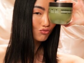 The Art of Luxury Haircare: Benefits of Castor Oil #GiovanniCosmetics #LuxuryHaircare #CastorOilHaircare #LuxuryBeauty #HollywoodBeauty #HealthyLookingHair #ProfessionalHaircare