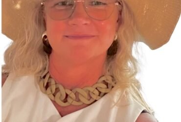 Veterinarian Dr. Pamela Johnson’s Love Prescription for Pets #VeterinaryLeadership, #PetWellness, #DrPamelaJohnson, #VeterinaryMasterminds, #HumanAnimalBond, #CompassionFatigue, #PetParentTips