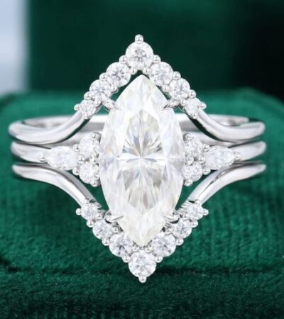 The Art of MollyJewelryUS with Founder Sherri Molly The Art of Molly Jewelry US with Founder Sherri Molly #MollyJewelryUS, #CustomRings, #EngagementRingGoals, #LuxuryJewelry, #FineJewelryDaily, #BevHillsMag, #BeverlyHills, #BeverlyHillsMagazine, #Diamonds, #Jewels