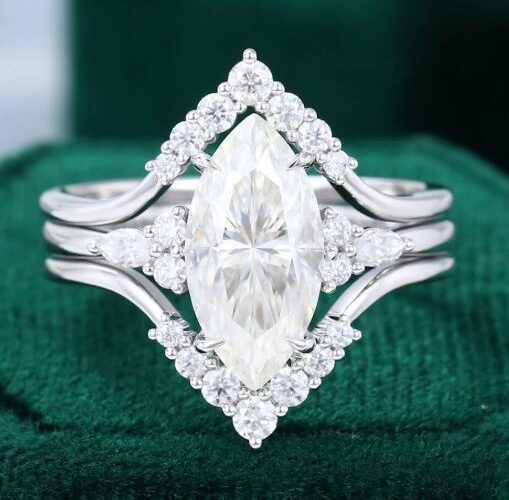 The Art of MollyJewelryUS with Founder Sherri Molly The Art of Molly Jewelry US with Founder Sherri Molly #MollyJewelryUS, #CustomRings, #EngagementRingGoals, #LuxuryJewelry, #FineJewelryDaily, #BevHillsMag, #BeverlyHills, #BeverlyHillsMagazine, #Diamonds, #Jewels