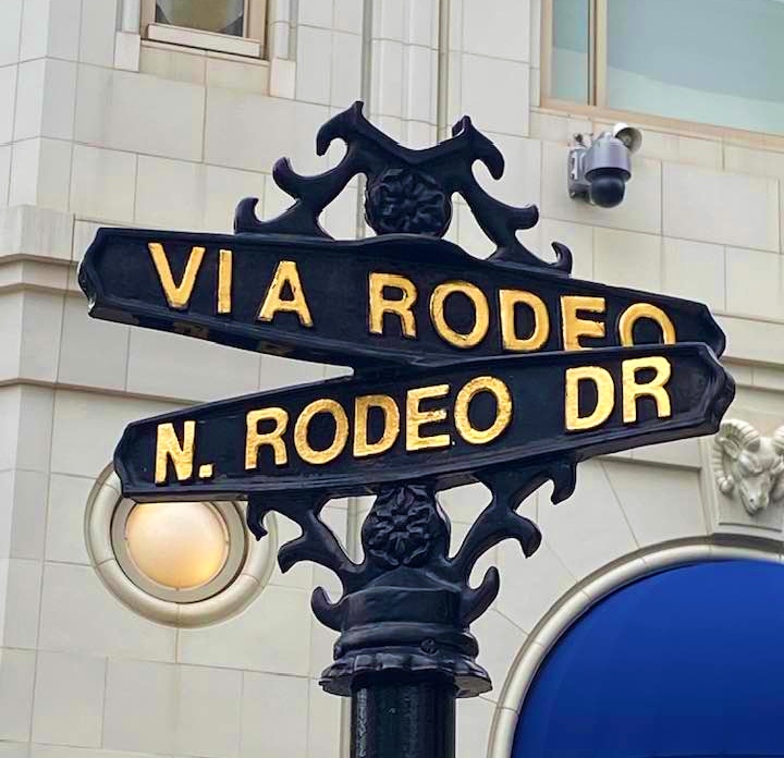 Explore the Glamorous City of Beverly Hills, California #beverlyhills #beverlyhillsmagazine #cityofbeverlyhills #bevhillsmag #lovebeverlyhills #rodeodr