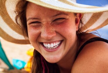 The Luxury Guide to Teeth Whitening #beverlyhills #beverlyhillsmagazine #bevhillsmag #teethwhitening #whiteteeth #dentalhealth #teeth #healthyteeth #whiteningtoothpaste #perfectteeth