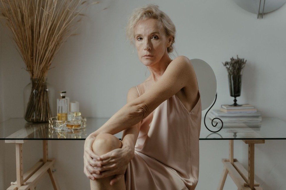 Top Ways To Effectively Fight The Signs Of Aging #beverlyhills #beverlyhillsmagazine #anti-aginglotion #saggingskin #signsofaging #spatreatment