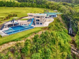 Inside Justin Bieber’s $10,000-a-Night Hawaiian Vacation Estate #HawaiiLuxuryRealEstate #HawaiiRealEstate #LuxuryRealEstate #BigIsland #LuxuryHomes #HawaiiLuxury #CelebrityHomes #OceanViewHomes #LuxuryLiving #HawaiiLife