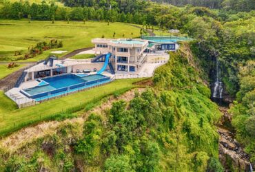 Inside Justin Bieber’s $10,000-a-Night Hawaiian Vacation Estate #HawaiiLuxuryRealEstate #HawaiiRealEstate #LuxuryRealEstate #BigIsland #LuxuryHomes #HawaiiLuxury #CelebrityHomes #OceanViewHomes #LuxuryLiving #HawaiiLife