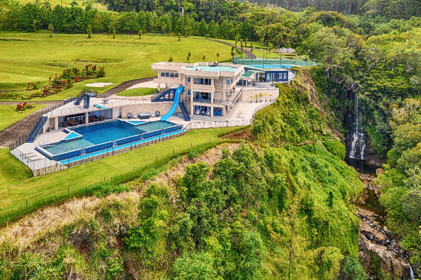 Inside Justin Bieber’s $10,000-a-Night Hawaiian Vacation Estate #HawaiiLuxuryRealEstate #HawaiiRealEstate #LuxuryRealEstate #BigIsland #LuxuryHomes #HawaiiLuxury #CelebrityHomes #OceanViewHomes #LuxuryLiving #HawaiiLife