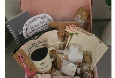 Best Christian Gifts: Lorilei Cooley Curated Gift Boxes #bevhillsmag #beverlyhills #beverlyhillsmagazine #christian #gifts #giftideas #giftboxes