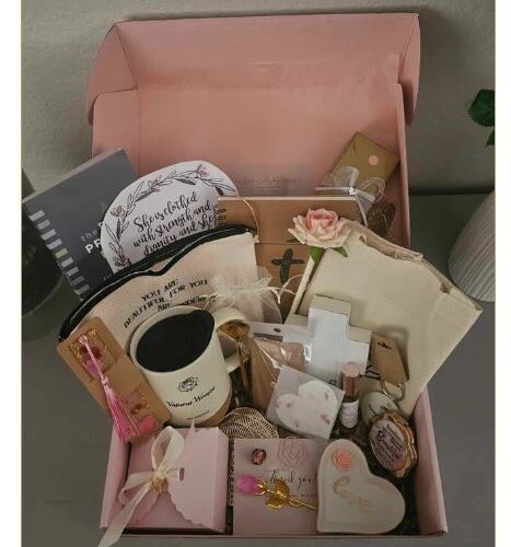 Best Christian Gifts: Lorilei Cooley Curated Gift Boxes #bevhillsmag #beverlyhills #beverlyhillsmagazine #christian #gifts #giftideas #giftboxes