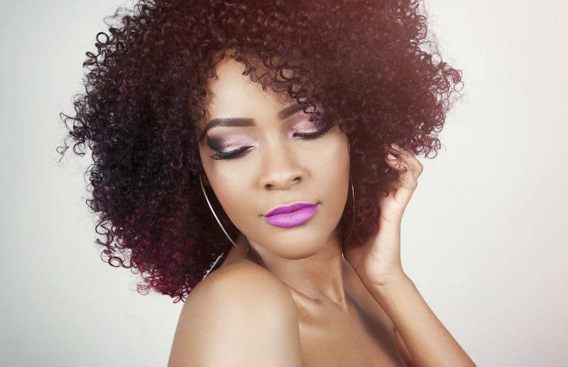 How to Style Curly Hair? 18 Life-Changing Hacks for Frizz-Free Curls #beauty #curlyhair #hair #truebeauty #beautyproducts #beverlyhills #beverlyhillsmagazine #bevhillsmag