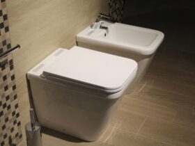 5 Reasons Why Bidet Seats Are Great for People with Disabilities #beverlyhills #beverlyhillsmagazine #bevhillsmag #bidetseats #disabilities #bevhillsmag #bidettoilets #hygiene #comfortbenefits