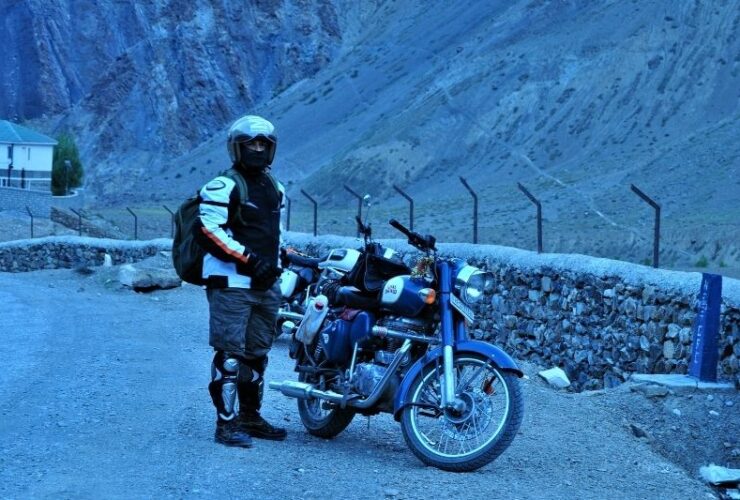 7 Tips For Choosing a Riding Jacket for Women #beverlyhills #beverlyhillsmagazine #bevhillsmag #ridingjacket #motorcyclejacket #leatherjacket #textilejacket #femalejackets