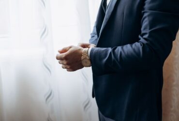 10 Best Watches to Wear With Men's suit #beverlyhills #beverlyhillsmagazine #wristwatches #luxuriouswatches #bestwatches #timepiecebrand #men'sfashion #men'ssuit