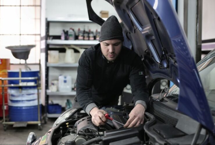10 Essential Maintenance Tips To Keep Your Car Running Smoothly #beverlyhills #beverlyhillsmagazine #brakingsystem #brakepads #maintenancetips #enginecoolingsystem