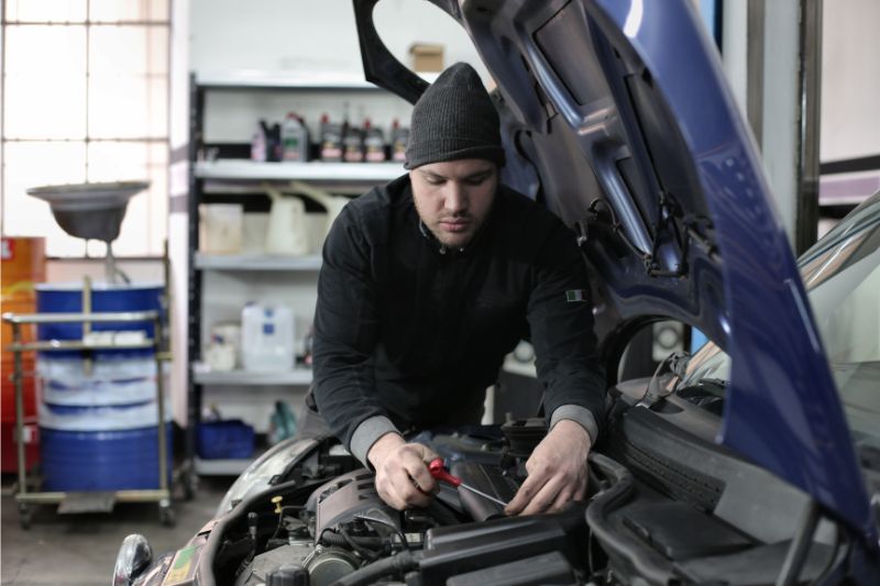 10 Essential Maintenance Tips To Keep Your Car Running Smoothly #beverlyhills #beverlyhillsmagazine #brakingsystem #brakepads #maintenancetips #enginecoolingsystem