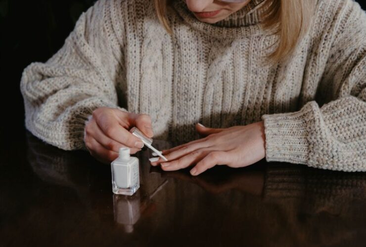 10 Money-Saving Beauty Tips that Work #beverlyhills #beverlyhillsmagazine #moneysavingbeautytips #beautyproducts #improveyourskin #keepyourskinhydrated