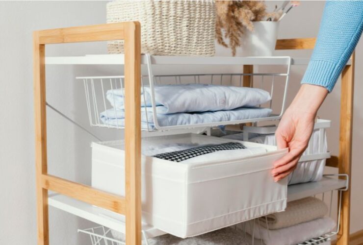 10 Space-Saving Tips and Tricks for Small Apartments #beverlyhills #beverlyhillsmagazine #clutter-freespace #pocketedorganizers #storagecontainers #hangingdoororganizers