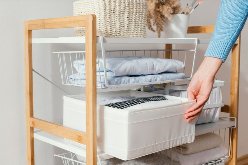 10 Space-Saving Tips and Tricks for Small Apartments #beverlyhills #beverlyhillsmagazine #clutter-freespace #pocketedorganizers #storagecontainers #hangingdoororganizers