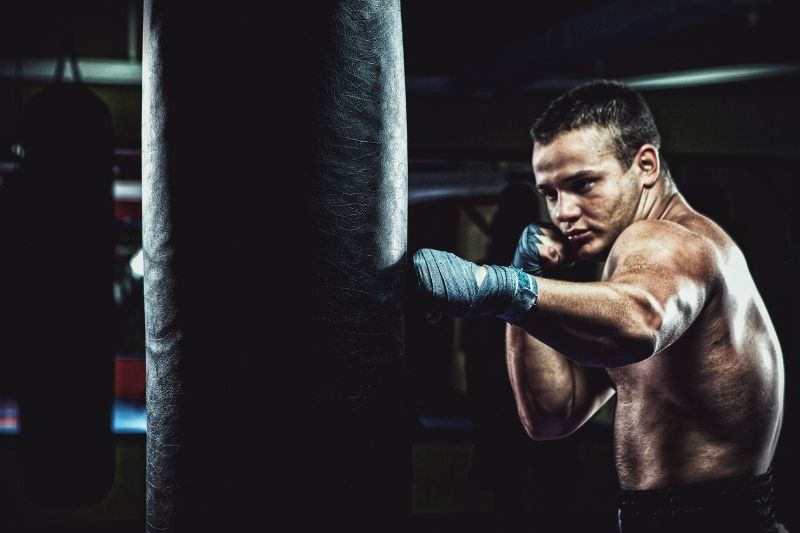 10 Tips for Choosing the Right Punching Bags #beverlyhills #beverlyhillsmagazine #bevhillsmag #punchingbags #boxingbags #rightbagforboxing #pre-filledbags #reflexpunchingbags