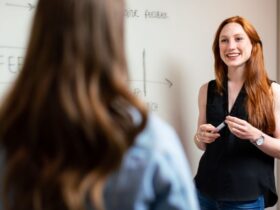 3 Benefits of Using Educational Tutors #beverlyhills #beverlyhillsmagazine #educationaltutors #academicfields #educationaltutors #excellentgrades #professionaltutors #bevhillsmag