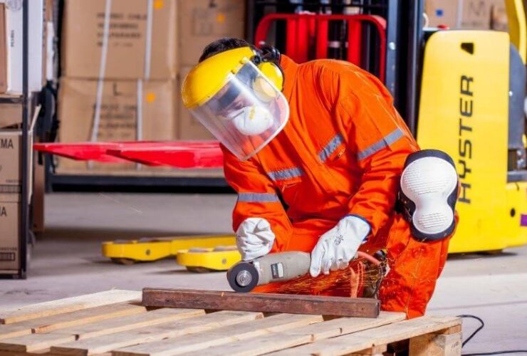 3 Ways To Keep Employees Safe At The Workplace: #beverlyhills #beverlyhillsmagazine #employees #employeesafety #workplace #workplacesafety #healthyworkplace #safety #protectemployees