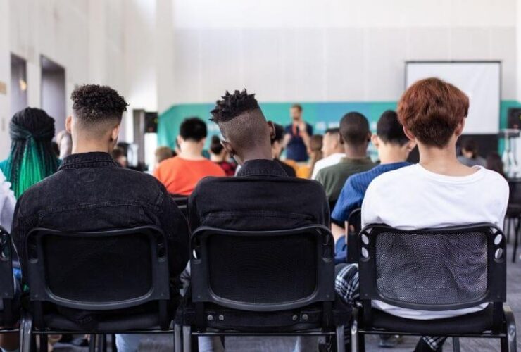 4 Benefits Of Studying Abroad:#beverlyhills #beverlyhillsmagazine #studyingabroad #abroad #studying #students #goingtocollege #education #university #travelabroad