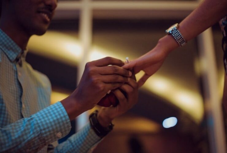 4 Easy & Perfect Proposal Ideas #beverlyhills #beverlyhillsmagazine #bevhillsmag #proposalideas #romantictrip #beachvacation #perfectring #engagementring