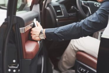 4 Key Features To Look For In Men’s Luxury Watches #men'sluxurywatches #luxurywatch #affordablewatches #qualitywatches #timepieces #beverlyhills #beverlyhillsmagazine #bevhillsmag #beautifulfinish #watchmaker