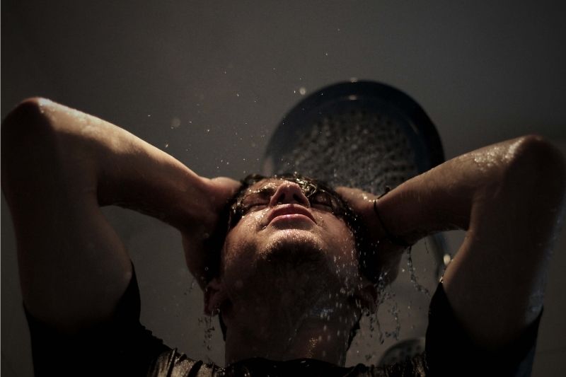 4 Personal Hygiene Mistakes You’re Making #washyourhair #personalhygiene #beverlyhills #beverlyhillsmagazine #washyourfacedaily #clearerskin #healthierhair #bevhillsmag