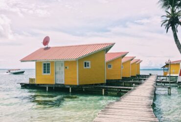 4 Reasons You Need Beach Cottages For Vacation in Suffolk #beverlyhills #beverlyhillsmagazine #beachcottage #vacationinsufffolk #touristdestination #luxurioushomes #beachactivities