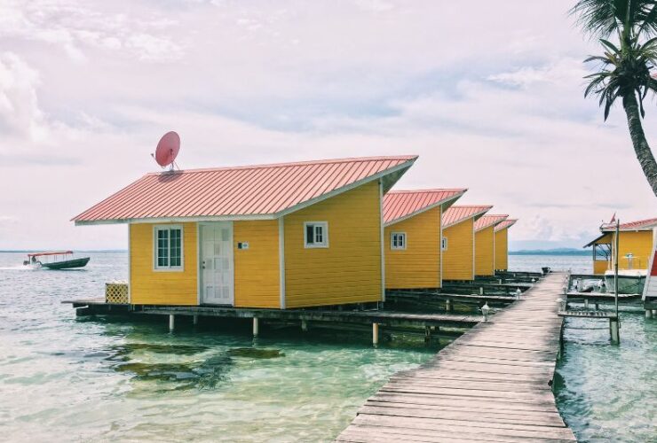 4 Reasons You Need Beach Cottages For Vacation in Suffolk #beverlyhills #beverlyhillsmagazine #beachcottage #vacationinsufffolk #touristdestination #luxurioushomes #beachactivities