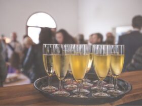 4 Reasons to Host Office Happy Hour Events #beverlyhills #beverlyhillsmagazine #improveemployeeretention #hostanofficehappyhour #workplacestress #promotingteambuilding