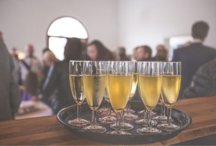 4 Reasons to Host Office Happy Hour Events #beverlyhills #beverlyhillsmagazine #improveemployeeretention #hostanofficehappyhour #workplacestress #promotingteambuilding