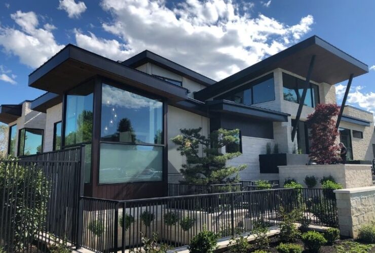 4 Repairs to Make Before Putting Your Home on The Market #beverlyhills #beverlyhills magazine #sellingyourhome #repairs #devaluingyourhome #bestvalue #advertisingyourhome #fix #chasebuyers #homeinspector