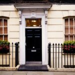 4 Simple Solutions To Keep Your Nosy Neighbors Out #beverlyhills #beverlyhillsmagazine #bevhillsmag #nosyneighbors #securityprecuations #installsecuritycameras