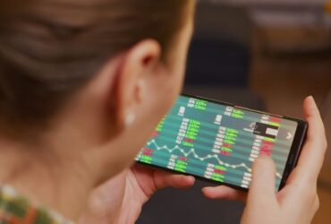 4 Smart Ways to Diversify Your Portfolio #beverlyhills #beverlyhillsmagazine #bevhillsmag #portfolioinvestments #diversifyyourportfolio #stockmarket #cryptocurrency #marketuncertainty