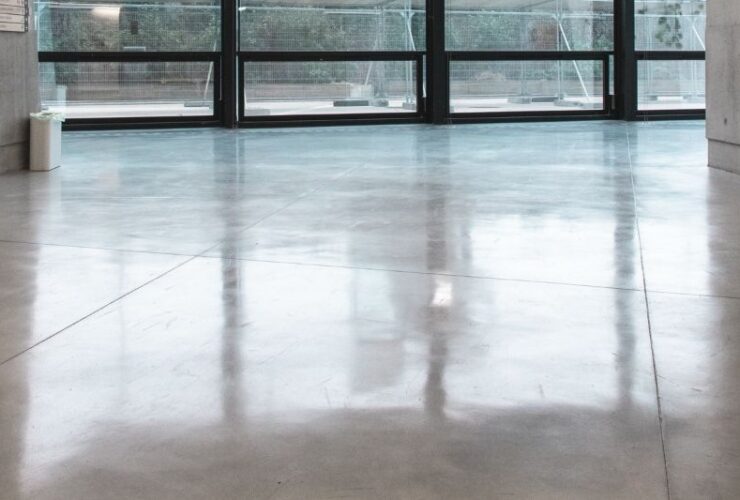 4 Things to Consider Before You Coat Your Concrete Floor #beverlyhills #beverlyhillsmagazine #bevhillsmag #concretefloor #coating #installnewflooring #epoxycoatings