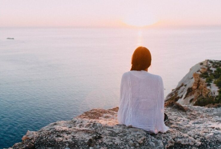 4 Things to Know If You're Experiencing Mental Health Issues #beverlyhills #beverlyhillsmagazine #bevhillsmag #mentalhealthissues #physicalactivities #fitnesscenter #mentaldistress #healthyhabits