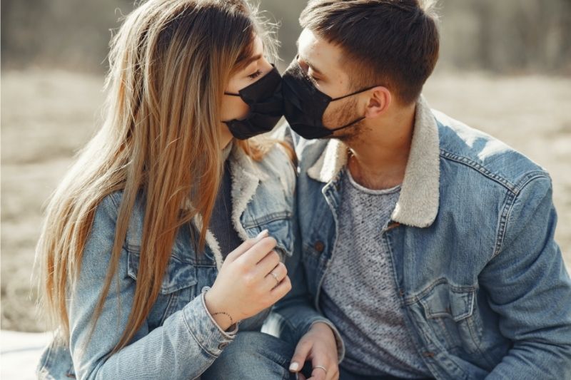 4 Tips For Finding Love During The Pandemic #beverlyhills #beverlyhilsmagazine #bevhillsmag #virtualdating #pandemic #findinglove
