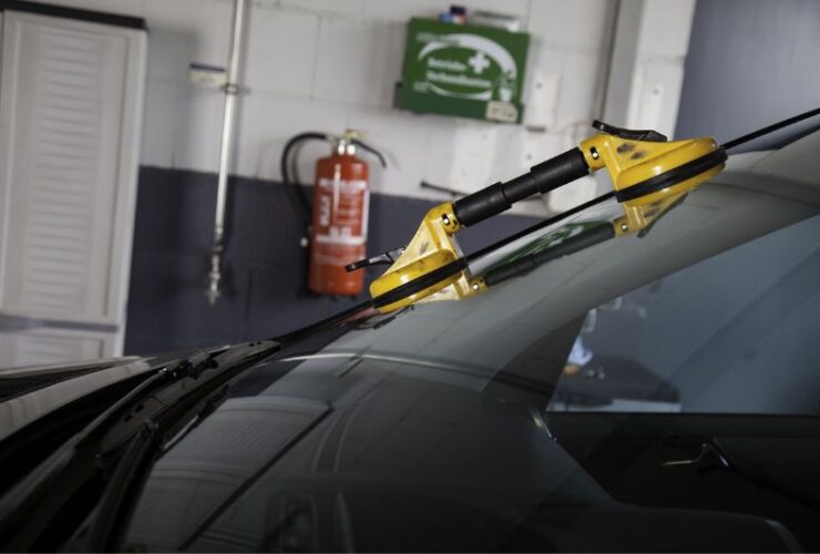 4 Tips for Picking the Best Auto Glass Repair Service #autoglassrepairservices #autoglassreplacement #beverlyhillsmagazine #bevhillsmag #beverlyhillsmagazine #windshieldrepair