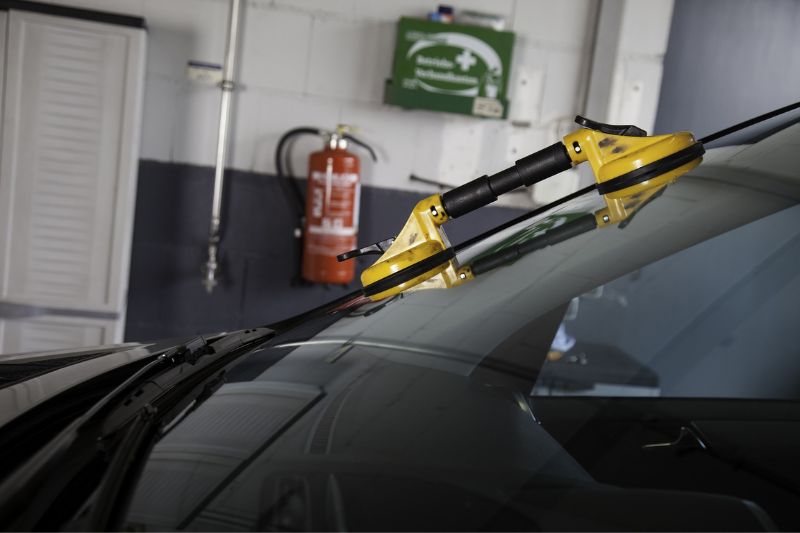 4 Tips for Picking the Best Auto Glass Repair Service #autoglassrepairservices #autoglassreplacement #beverlyhillsmagazine #bevhillsmag #beverlyhillsmagazine #windshieldrepair