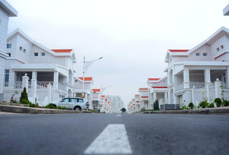 4 Ways to Discover Who Owns a Property: #beverlyhills #beverlyhillsmagazine #property #propertyowners #househunting #realestate #investing #houses #businessproperty