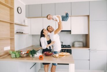 4 Ways to Keep Your Family Healthy #beverlyhills #beverlyhillsmagazine #familyhealthy #goodhealth #dentalsurgery #healthierlifestyle #exercisingtogether #bevhillsmag