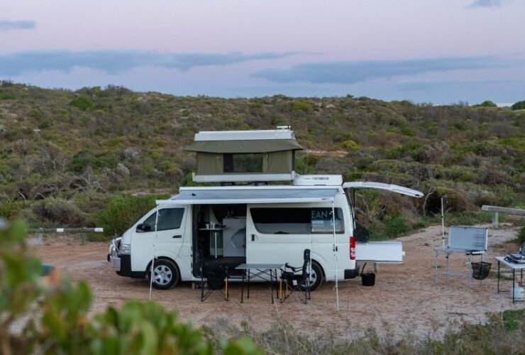 5 Best Tips To Help You Organize A Rental Campervan #beverlyhills #beverlyhillsmagazine #bevhillsmag #rentalcampervan #rentalcampervan #motorhomerental #climbingequipment #movinghomes #travelinginacampervan