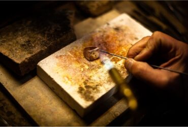 5 Changes the Jewellery Industry Has Seen In the Past Few Years #beverlyhills #beverlyhillsmagazine #jewelleryindustry #labgrowndiamond #engagementring #diamondjewellery #vintagejewellery #bevhillsmag